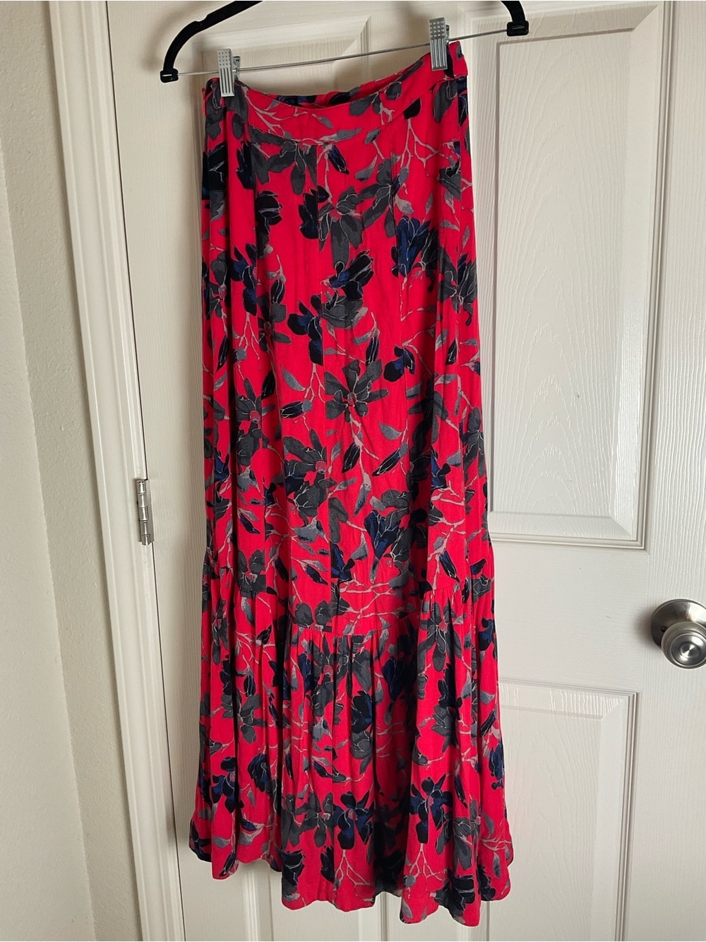 Free People Smooth Sailing Maxi Skirt Size 2 Red Floral Button Front Tiered - Picture 9 of 10